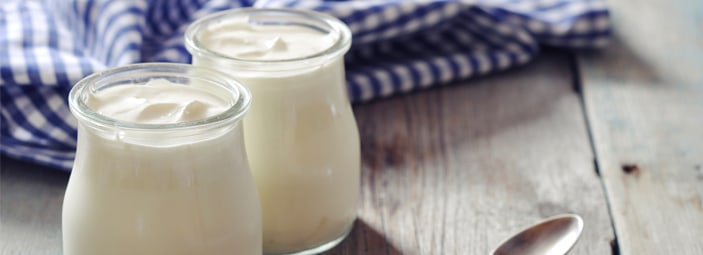 lo yougurt è un alimento che aiuta a mantenersi sani e in forma